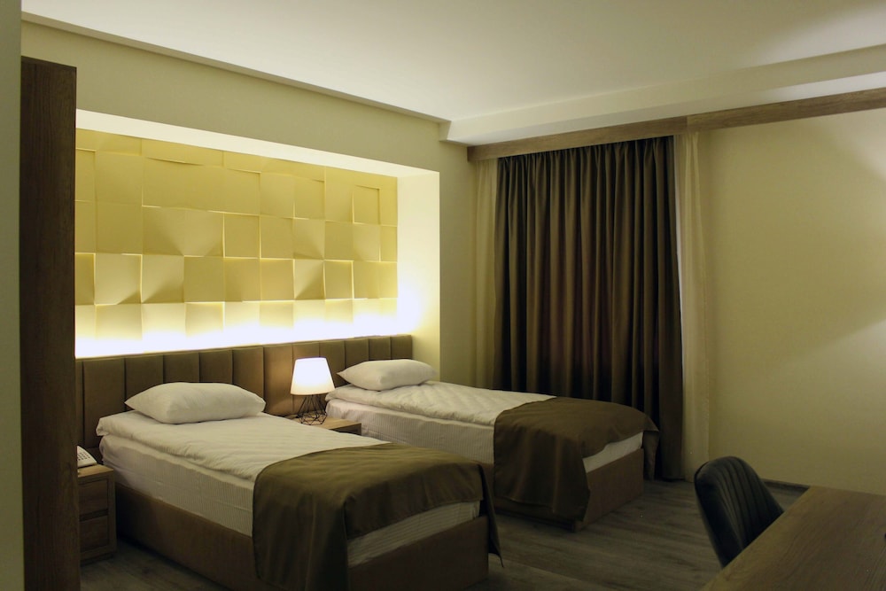 MANDARIN HOTEL