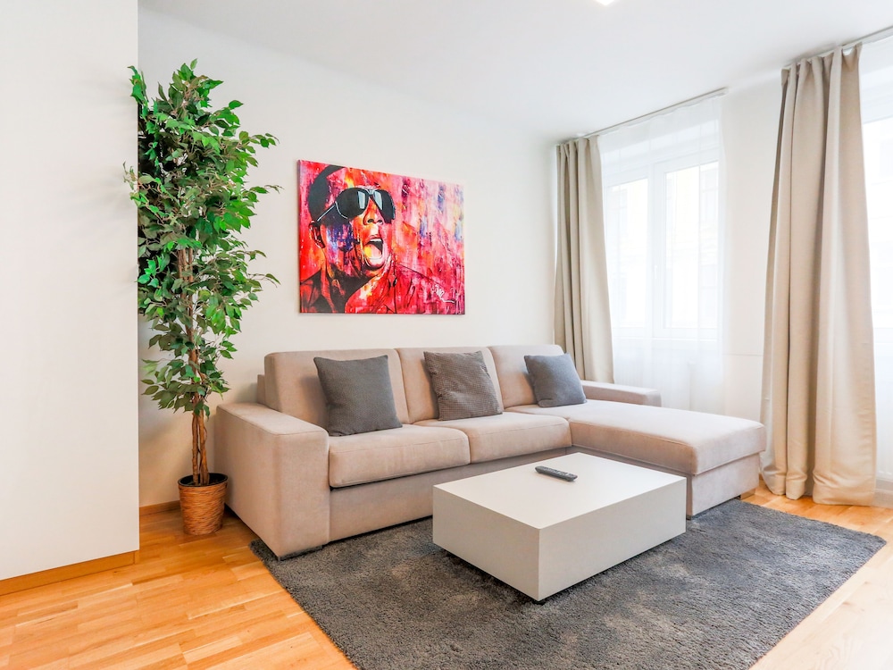 SKY9 APARTMENTS MARGARETEN