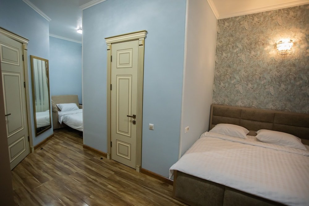 NORK-MARASH VILLA