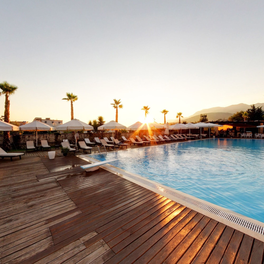 RAPOS RESORT HOTEL
