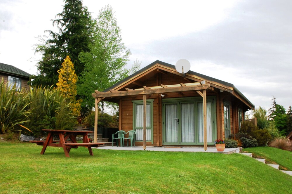 THE CHALETS MOTEL