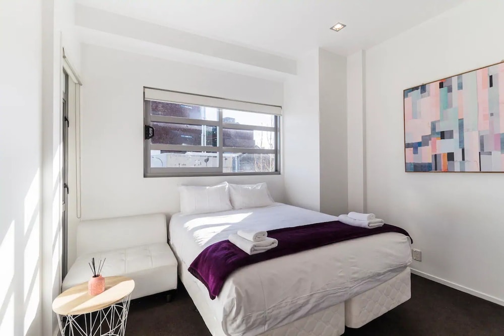 MODERN CBD AUCKLAND APARTMENT