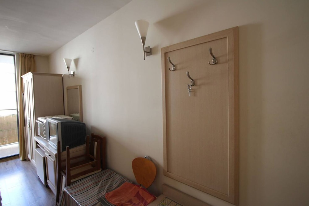 STUDIO IN AVALON COMPLEX