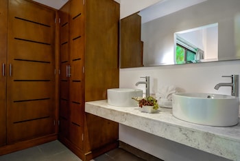 VILLA AMORE 4 BEDROOM HOUSE SLEEPS 8