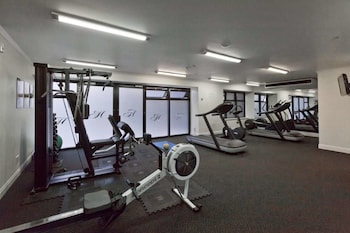 LOVELY CITY APARTMENT WITH POOL & GYM
