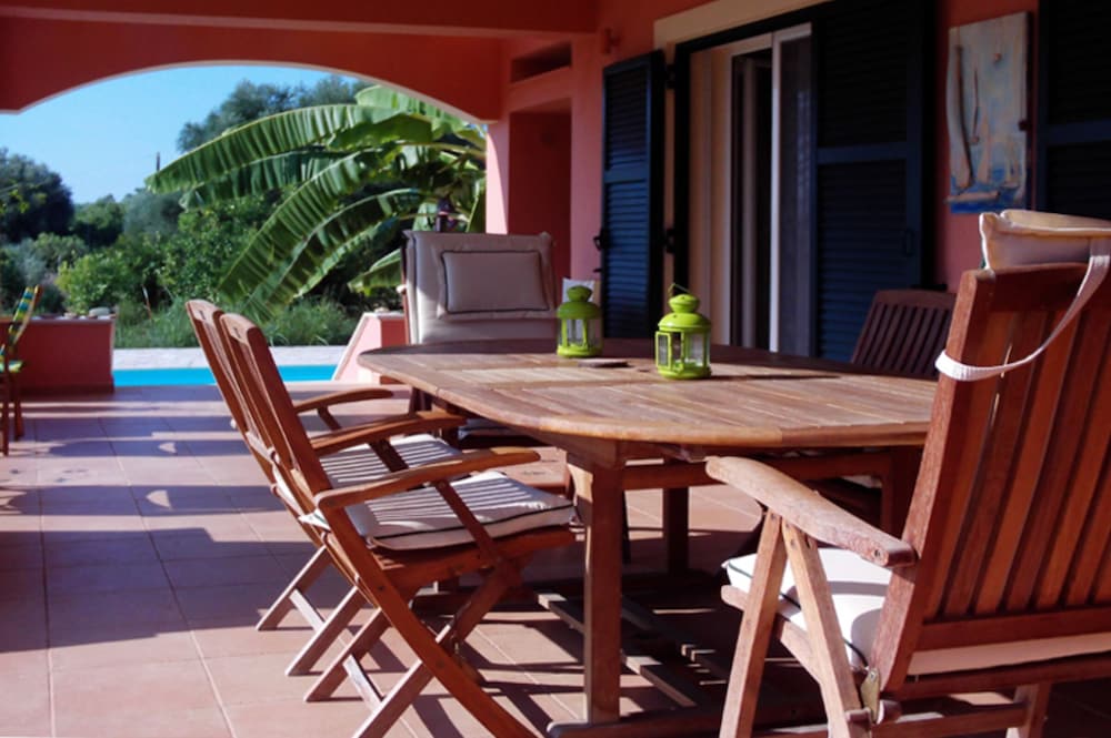 VILLA MITIS - A BOHEMIAN PRIVATE POOL RETREAT