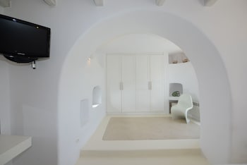 NEWLY-BUILT PRIVATE LUXURY VILLA