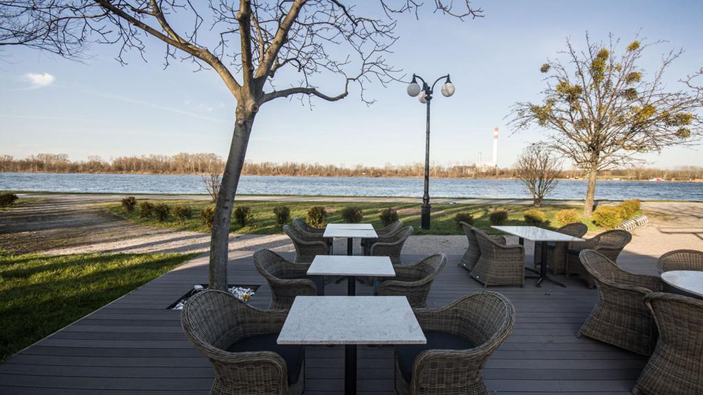 RIVER LODGE