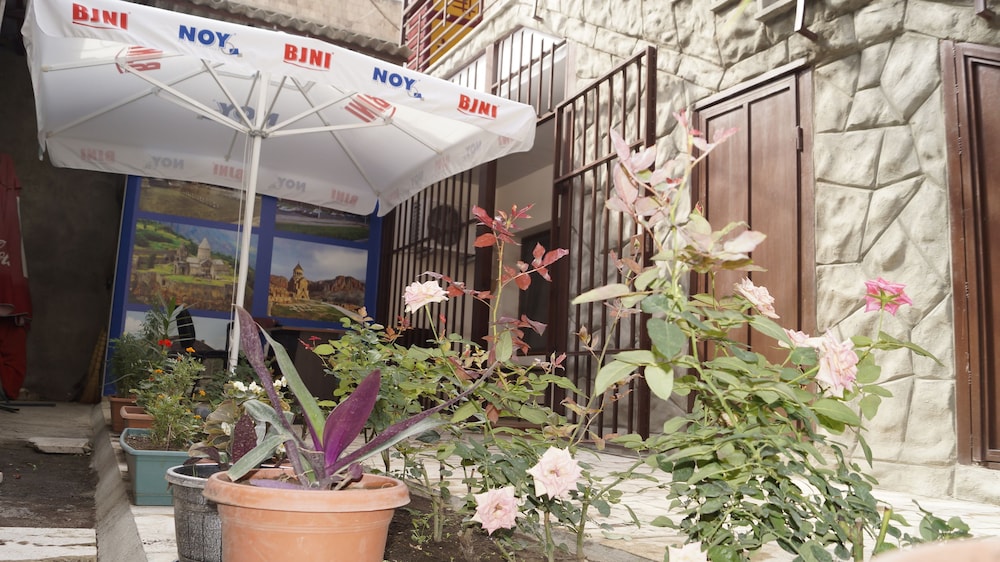 KOMITAS AVENUE GUEST HOUSE