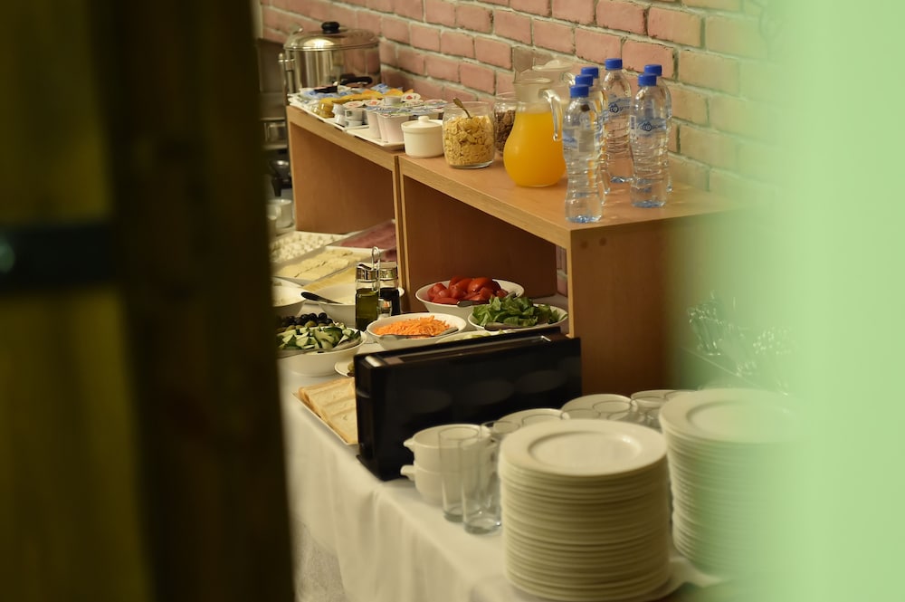 BOULEVARD HOTEL