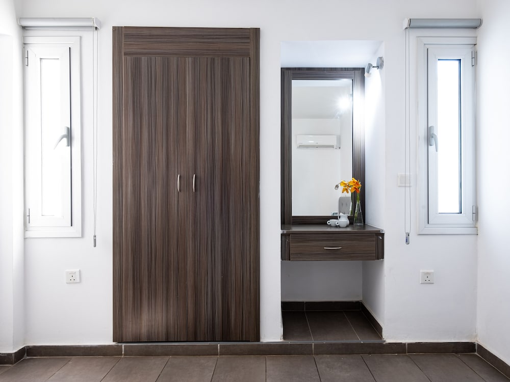 SANDERS RIO GARDENS - GENEROUS 1-BEDROOM APARTMENT WITH SHARED POOL AND BALCONY