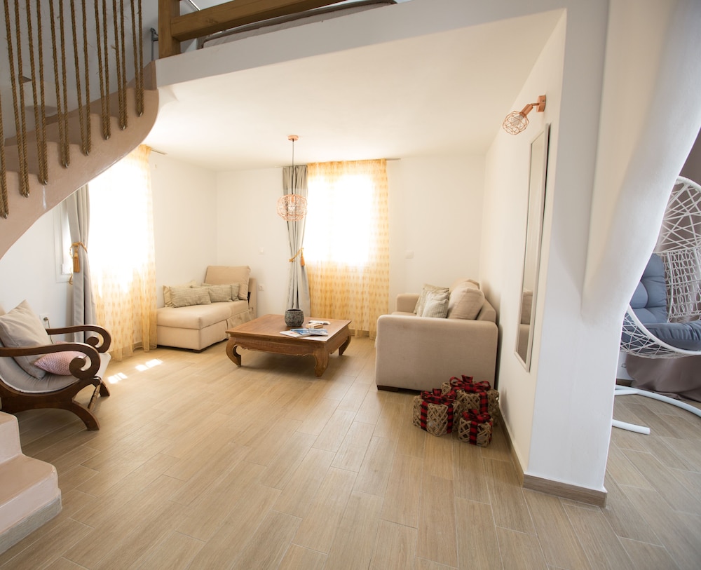 CINNAMON SUITES