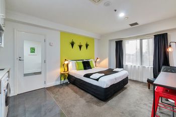 CHIC AND CENTRAL STUDIOS BY THE SKYTOWER