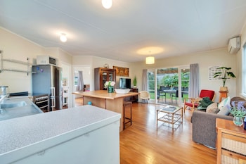 SUNNY GREY LYNN HOLIDAY HOME