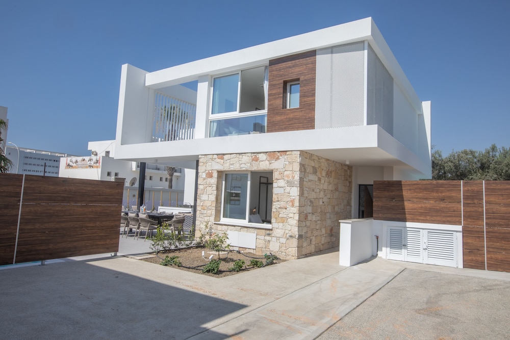 AYIA NAPA KUBE VILLA KB3, AYIA NAPA CENTER