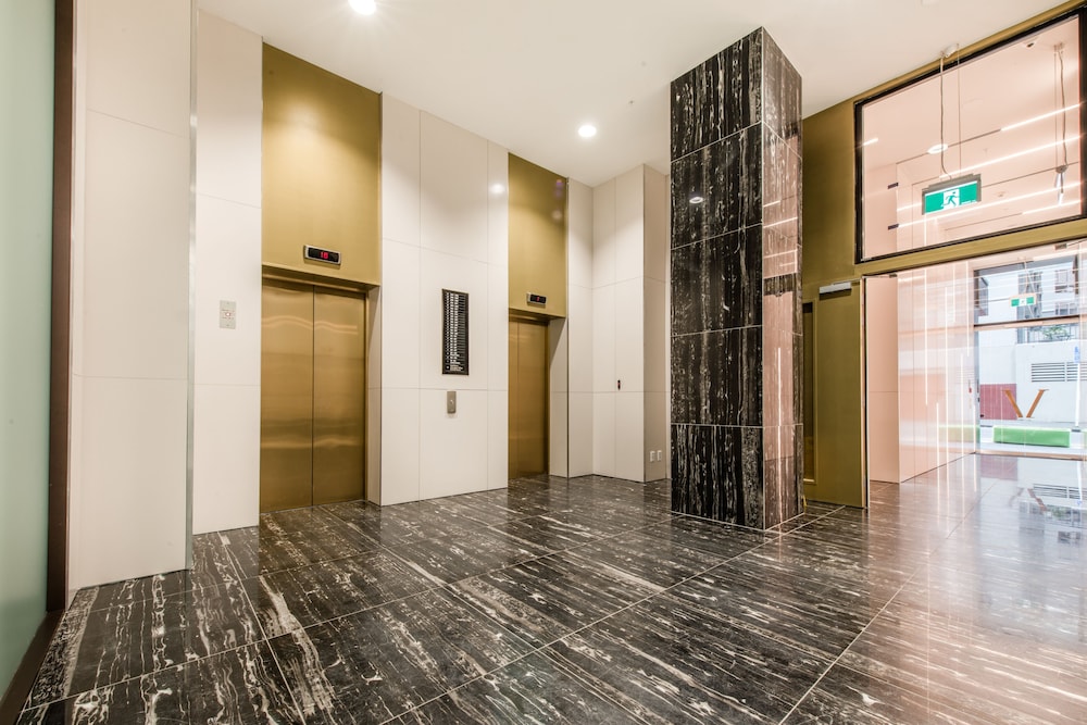 JHT - 2 BRM APARTMENT, STYLISH, OPPOSITE TO SKYTOWER