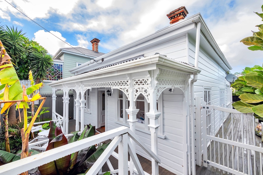 CLASSIC 3BR HOME NEAR PONSONBY RD