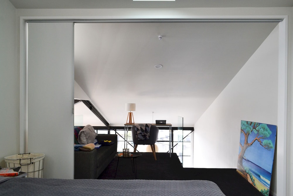 STYLISH 2 BEDROOM LOFT APARTMENT WITH PARKING