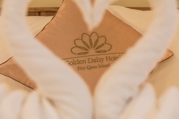 GOLDEN DAISY