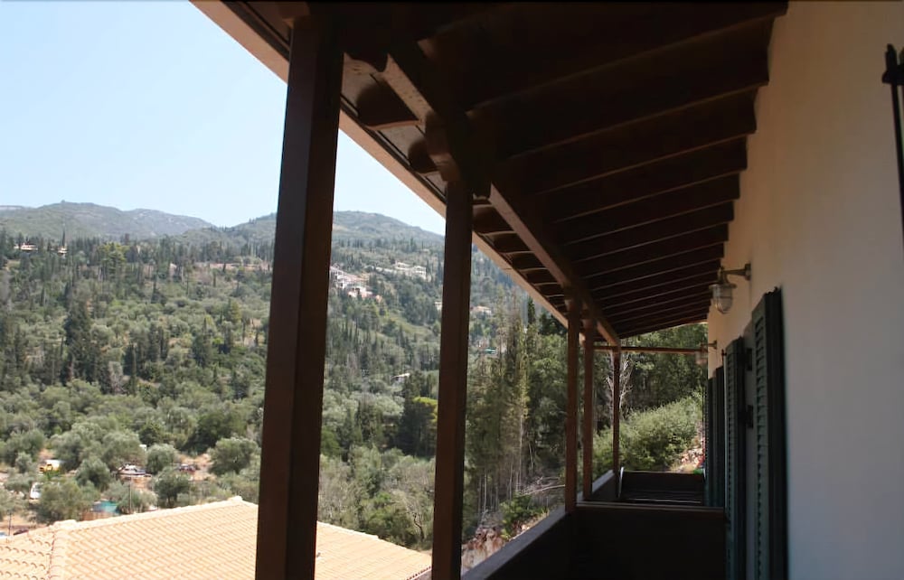 LEFKAS PETRA