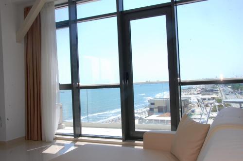 RIVIERA RESIDENCE APARTMENTS