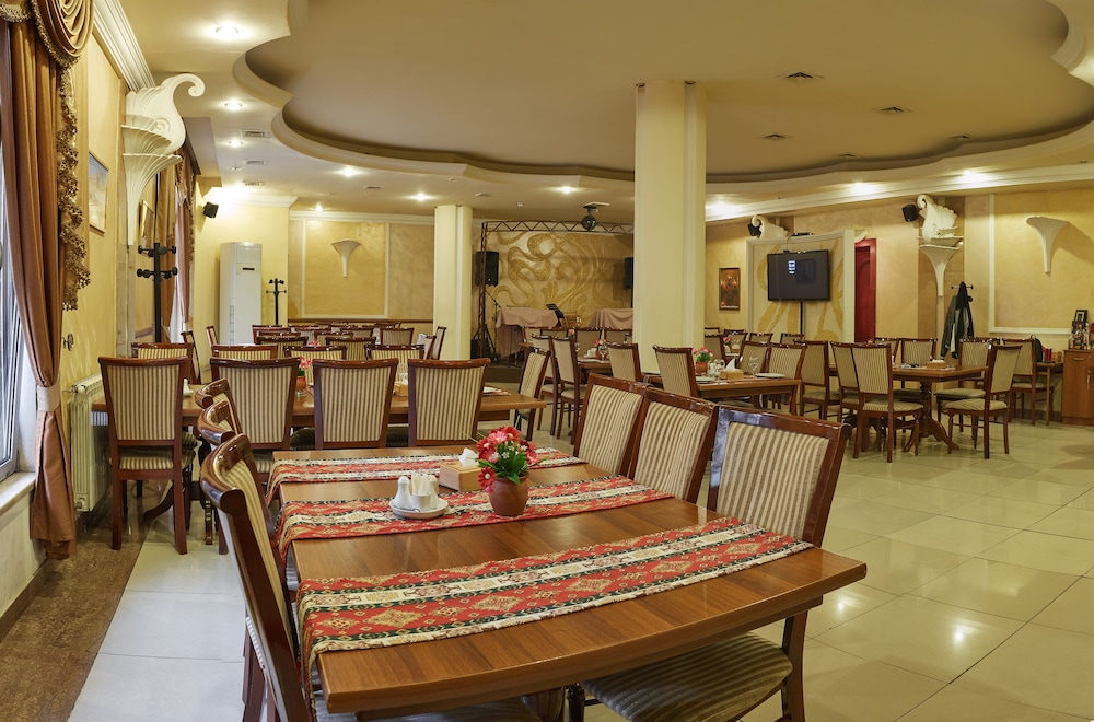 HOTEL BELLA
