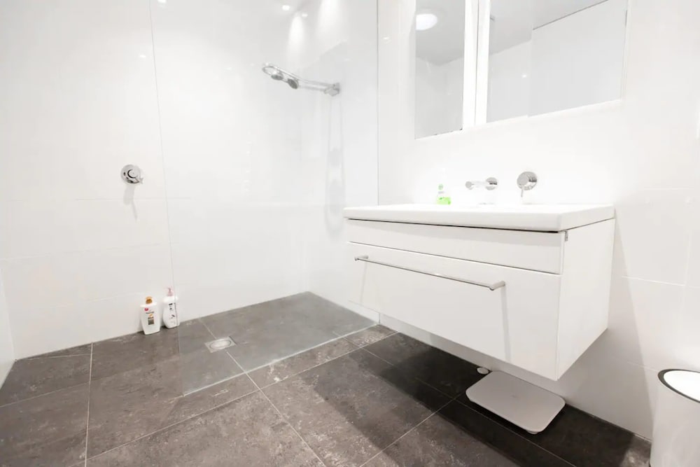 LUXURY 4 BEDROOM HOME WITH PRIVATE CINEMA