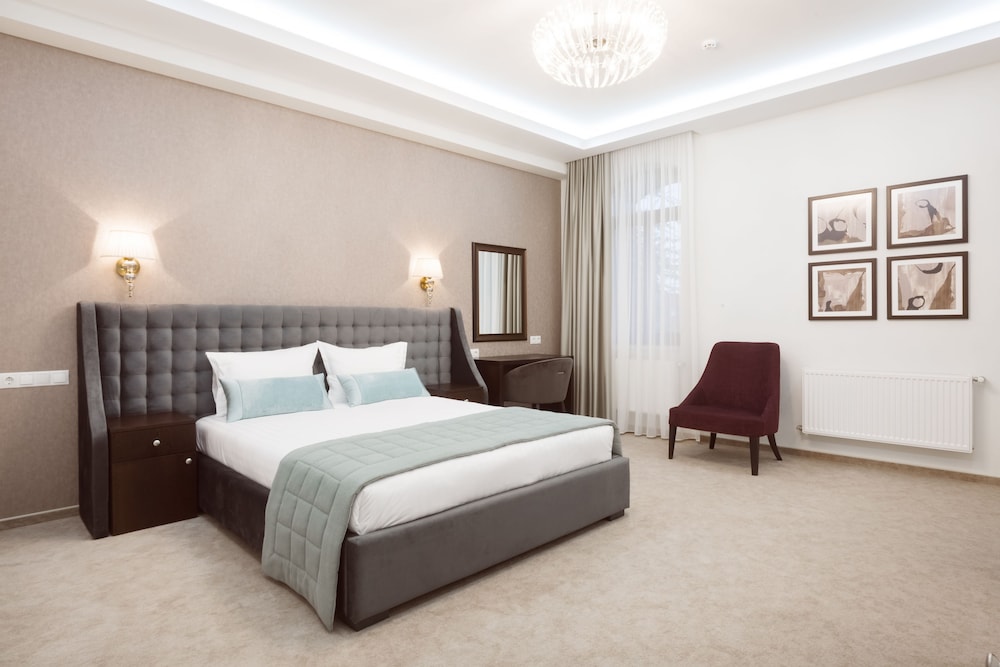 ROXEN HOTEL AND SPA