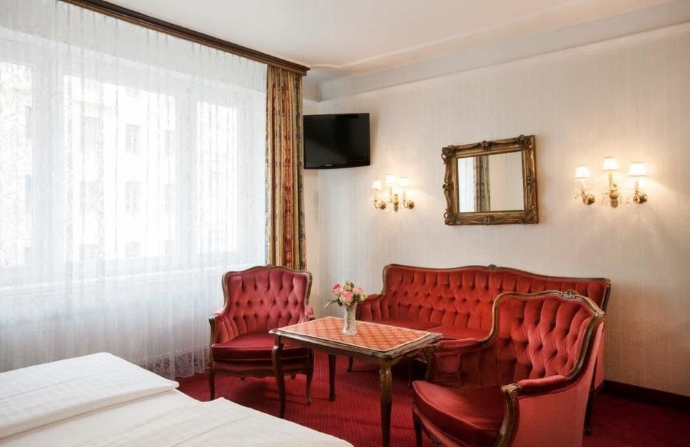 SUZANNE HOTEL PENSION