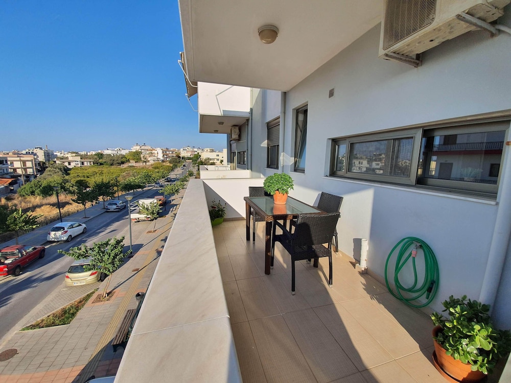 IRIANA'S APARTMENT IN CENTER 2