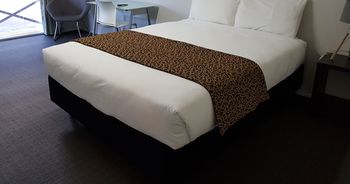 AIRPORT PALMS HOTEL