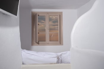 GLOBE SUITES