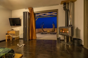 SKINOS ILIVATOS BOUTIQUE ECO VILLA