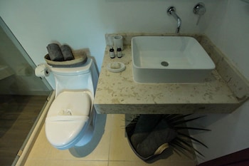 TONY CONDO 2 BEDROOM SLEEPS 4
