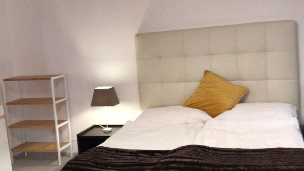 MODERN APARTMENT IN THE HEART OF VIENNA (8)