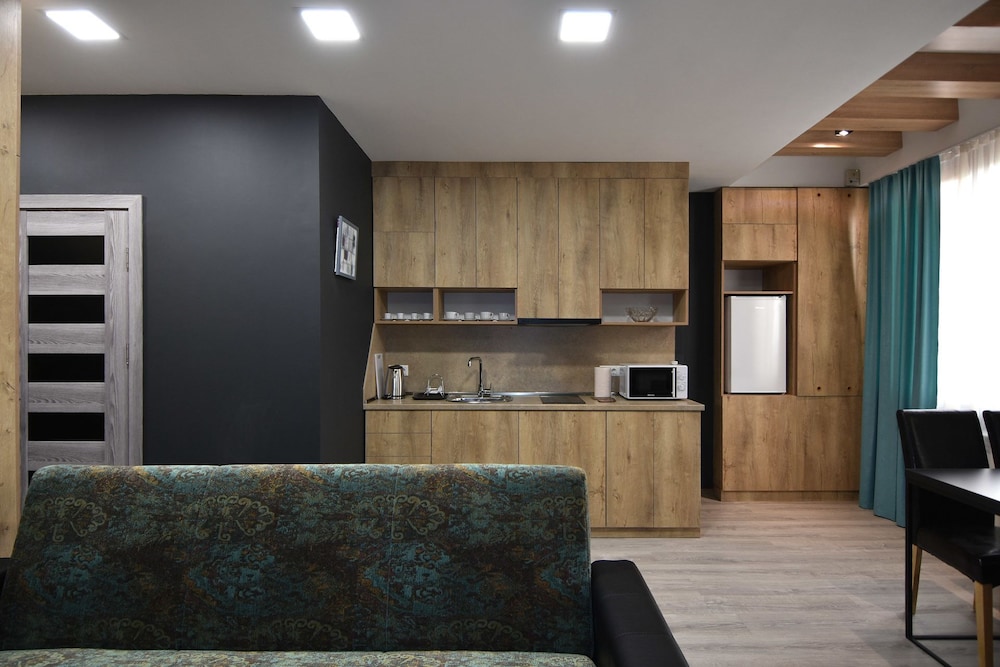 GALLERY APARTMENTS B