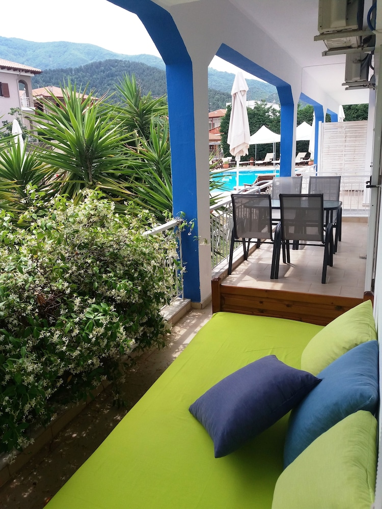 VILLA RIVIERA