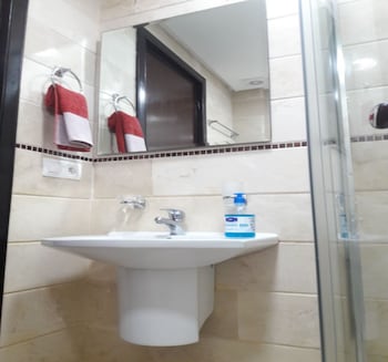 HOLIDAY SUITES
