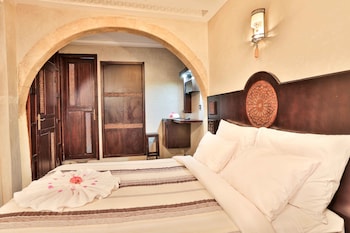 RIAD NAKHLA