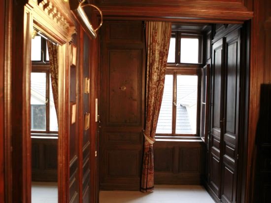 LA SCALA APARTMENTS