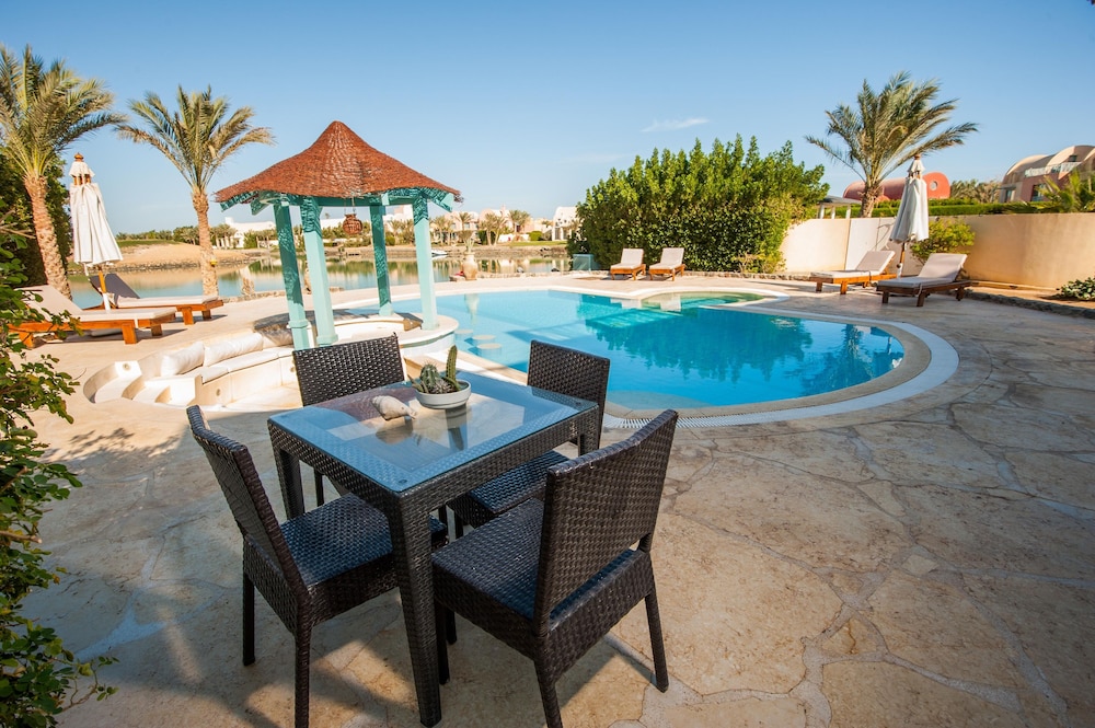STUNNING GOLF VILLA IN EL GOUNA
