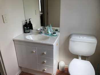 AUCKLAND GQ HOLIDAY HOME