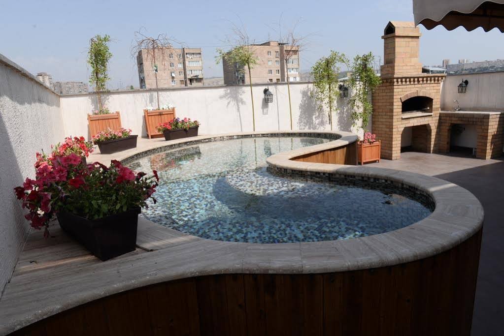 AVANT GARDE HOTEL