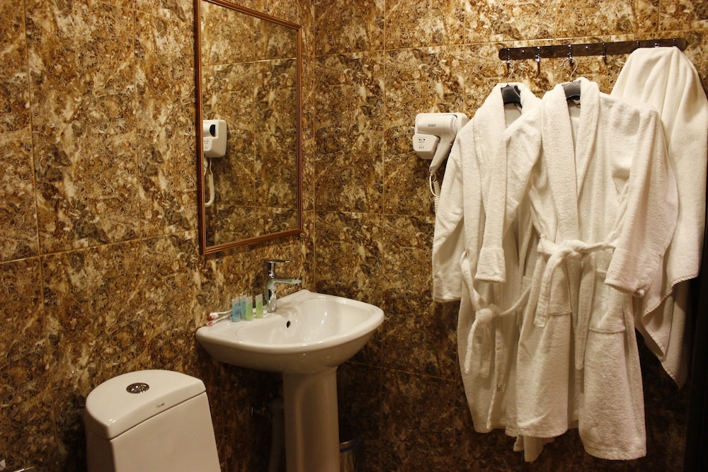 COMFORT HOTEL