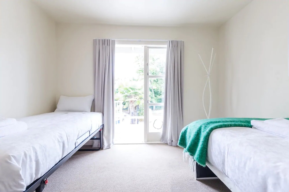 NEWLY RENOVATED 3 BEDROOM VILLA IN REMUERA