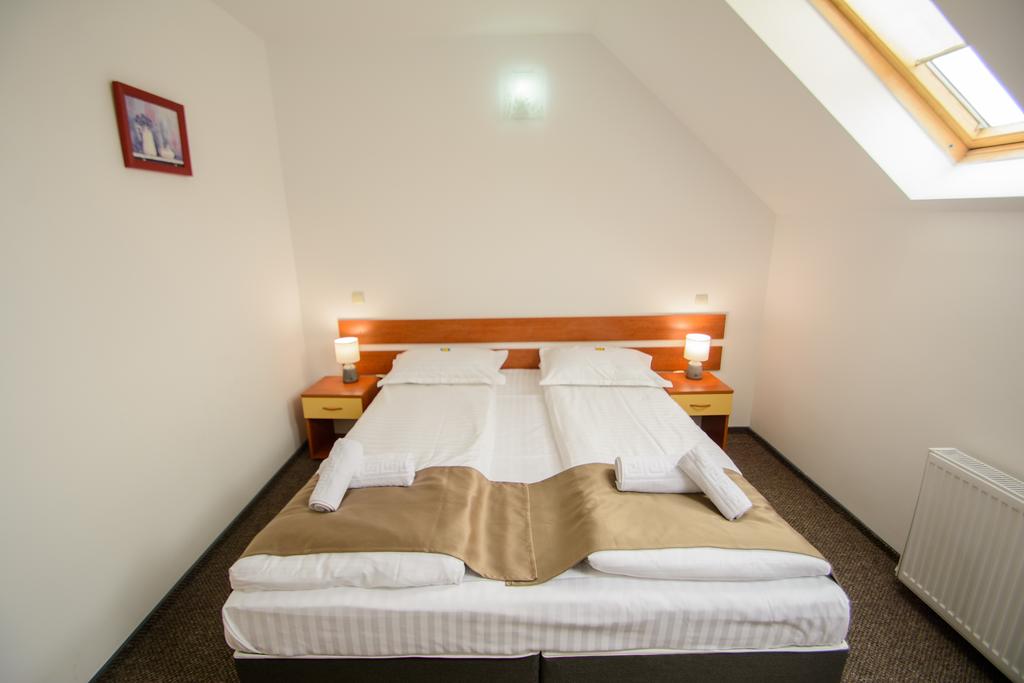 LONG STREET HOTEL