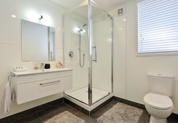 MISSION BAY APARTMENTS
