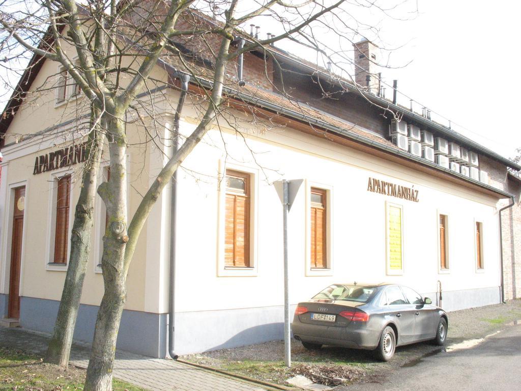 APARTMANHÁZ GYULA