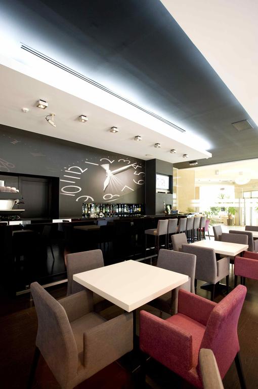 HOLIDAY INN BUCHAREST - TIMES