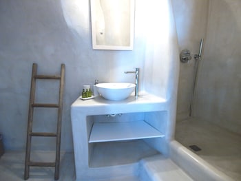 SANTORINI CAVES